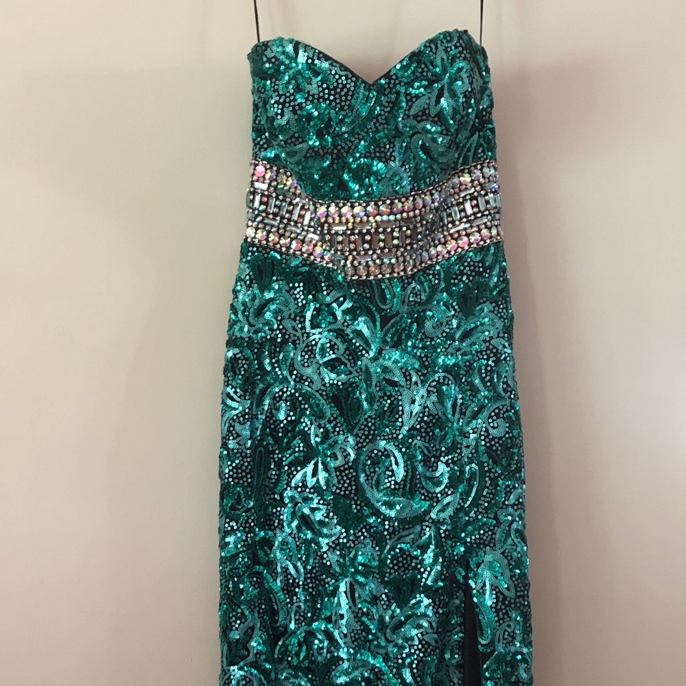 Forest green stunning prom dress